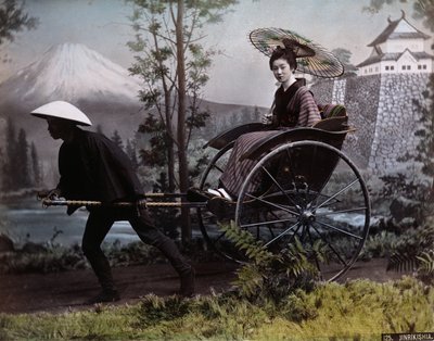 人力車の若い日本人女性、1890年頃（カラー写真） 作： Kusakabe Kimbei